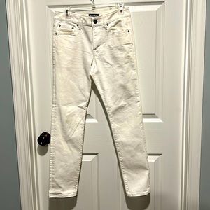 White jeans express young men’s